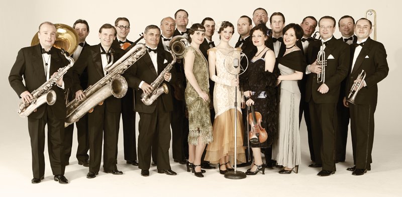 [Hot serenaders]